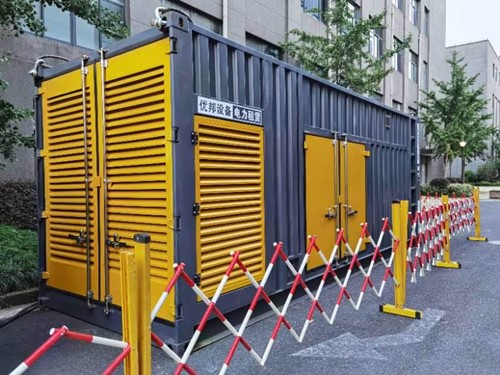 铜官如何使用转速表检查发动机的转速？