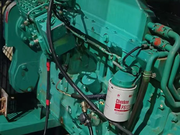 铜官如何确定新的发电机组控制系统是否与原系统兼容？