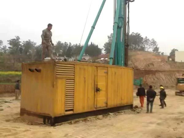 铜官如何判断水冷式机油散热器密封件是否需要更换？